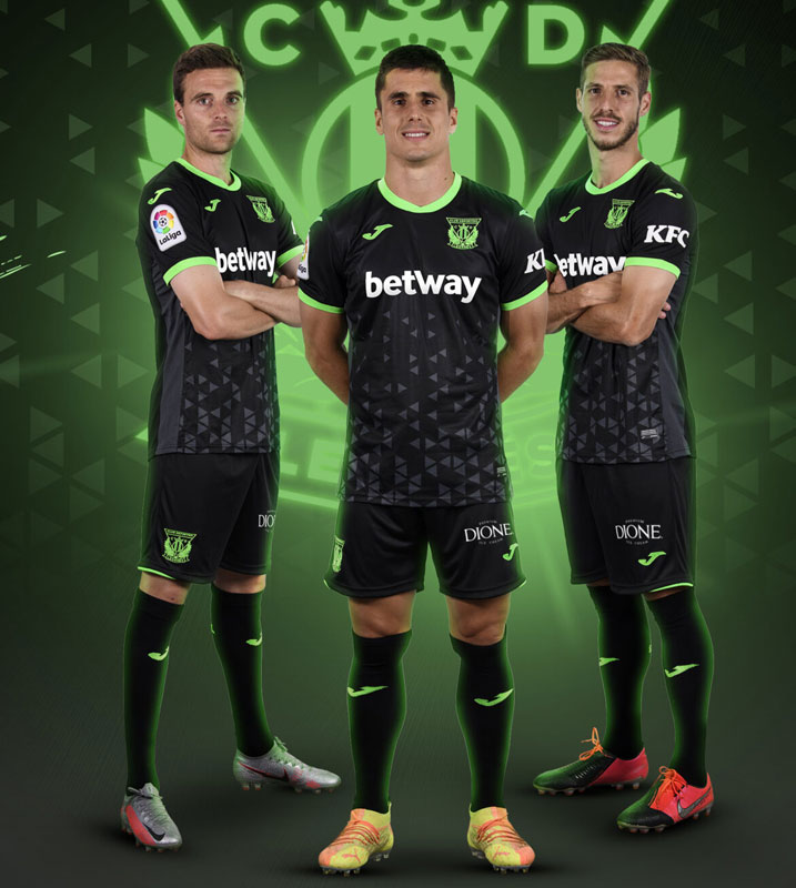 柴崎のレガネス、2020-21ユニフォーム！ホームは「初ゴール」を記念する一着｜写真4