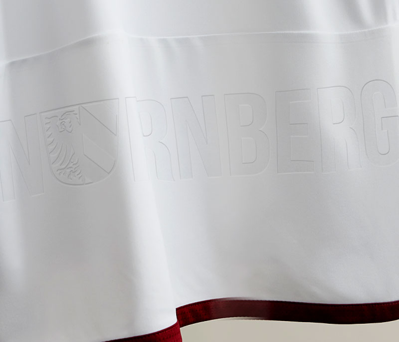 奥抜と林が所属！ニュルンベルクに23-24新ユニが登場　ホームは異色の極細ストライプに｜写真5