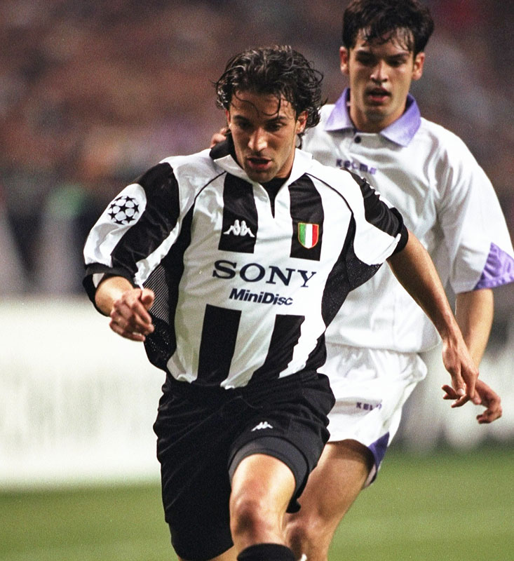 「日本企業が胸スポンサー」の最高にカッコいいユニフォーム5選｜写真10