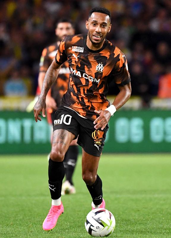 名門マルセイユ、熱狂ファンを“火山”で描く最新ユニ！実はスタジアムの「アレ」をデザインか｜写真4