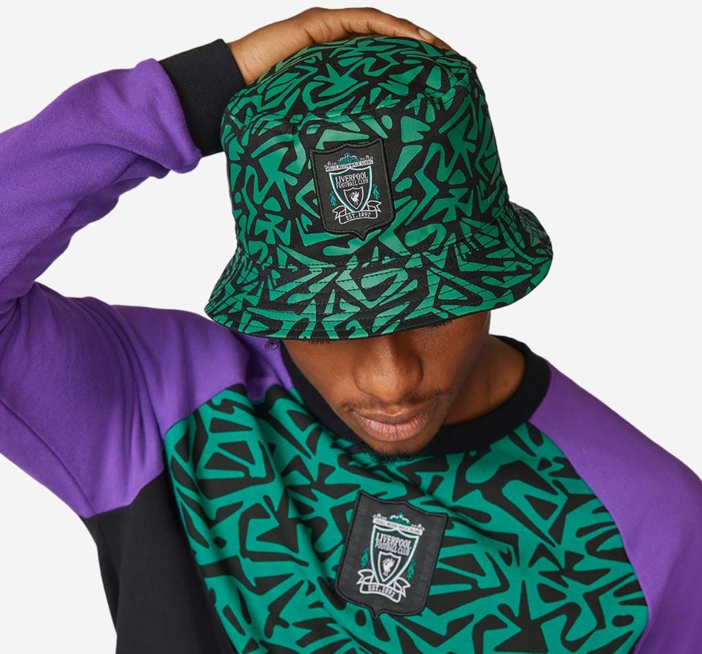 リヴァプール、「真のクレイジーユニ」に触発のカプセルコレクション！90年代“伝説のGKユニ”が甦る｜写真8