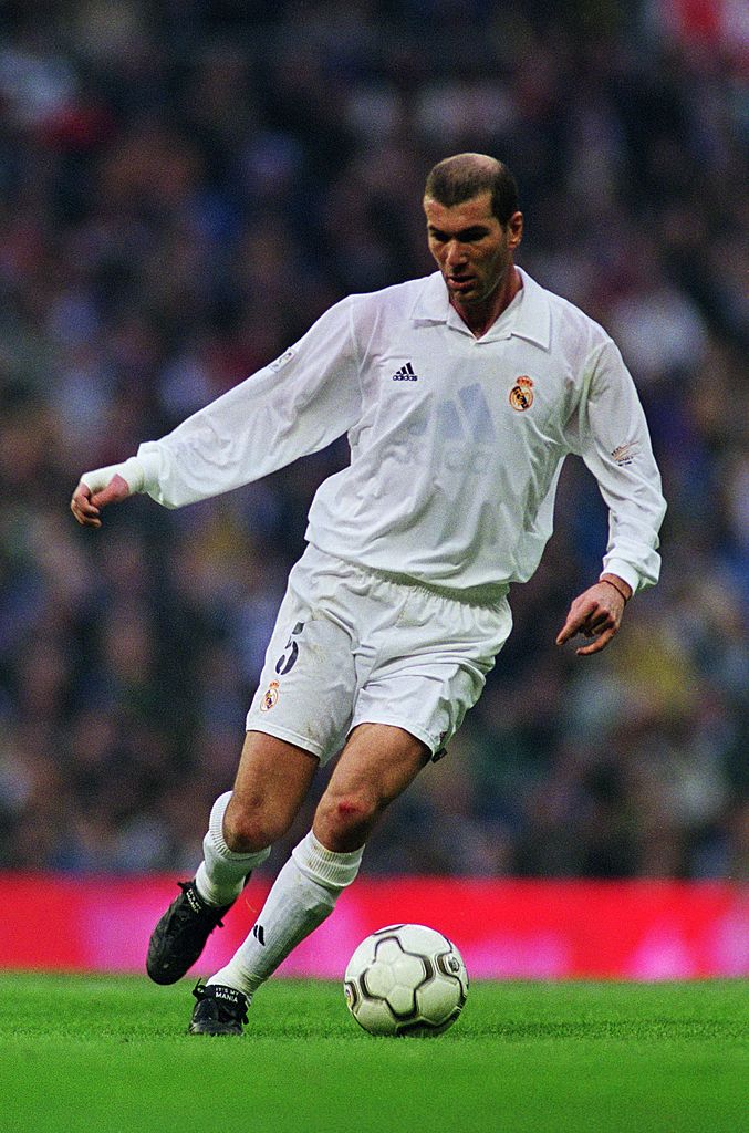 サッカーの歴史上「最高のミッドフィルダー」TOP5｜写真5