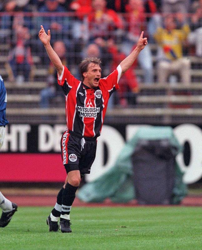 浦和レッズだけじゃない！胸に「三菱マーク」を付けた“欧州の4チーム”｜写真5