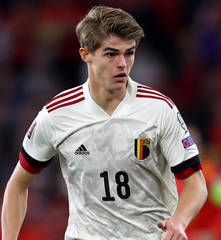 最近エンブレムを「完全に作り変えた」9つの代表チーム｜写真26