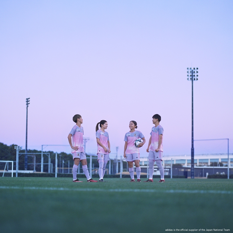 なでしこジャパン、女子W杯に向けた新アウェイユニフォームを発表！初の女子代表専用ユニ｜写真5