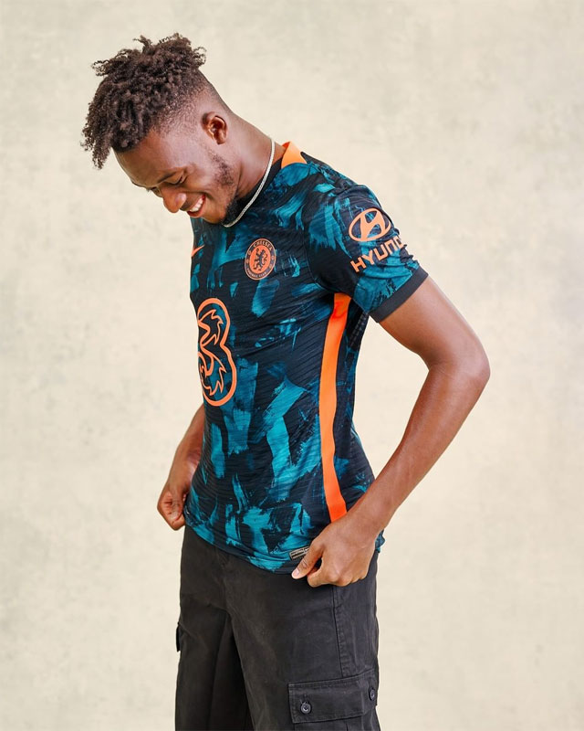 チェルシー、21-22新サードユニフォーム発表！デザインは「ナイキACG」｜写真4