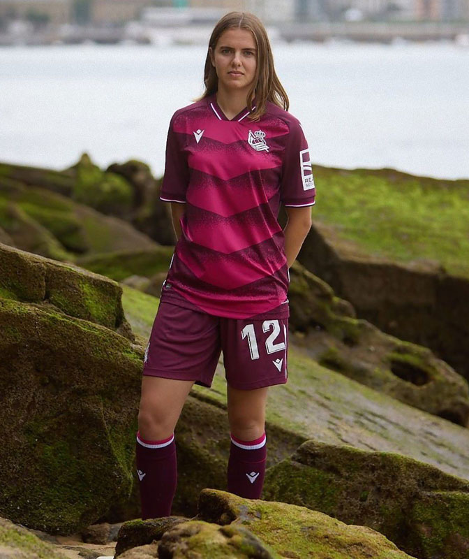 レアル・ソシエダ、21-22新ユニフォーム！アウェイは「意外なデザイン」登場｜写真6