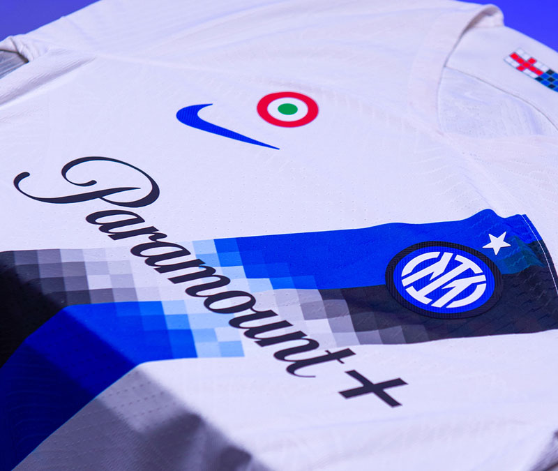 “タスキ”復活！インテルが23-24新アウェイユニフォームを発表　東京でのPSG戦でデビュー｜写真5