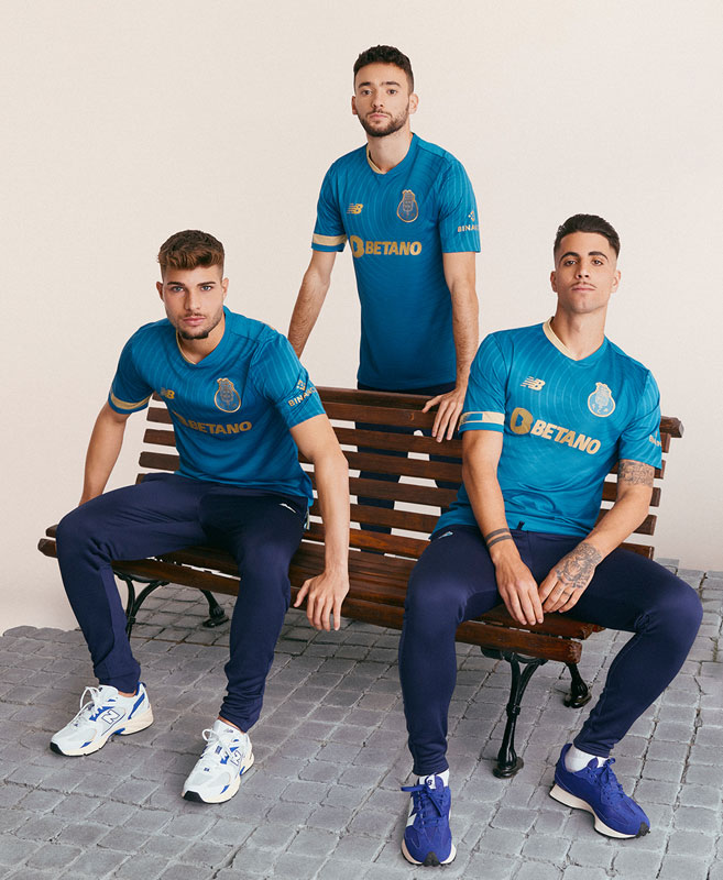 名門ポルトにアウェイとサードの新ユニが登場！どちらも「130周年記念」で街の象徴をデザイン｜写真8