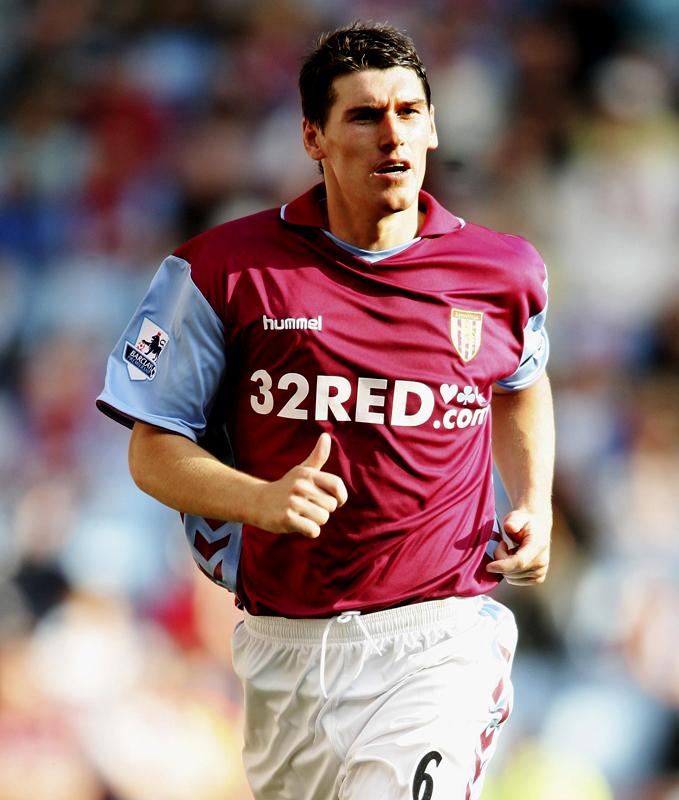 サッカー界から消滅の危機？「ギャンブル系」の最強ユニフォーム10｜写真2