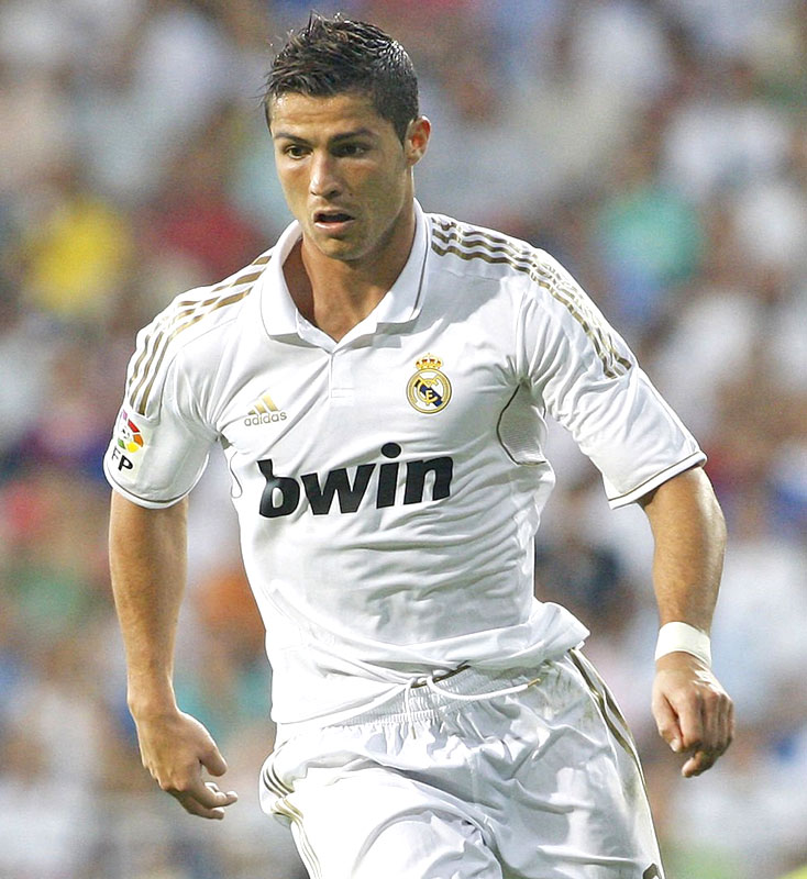 レアル・マドリー、最高にかっこいい「襟付きユニフォーム」8選｜写真7