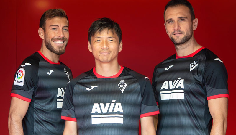 乾のエイバル、2020-21新ユニフォームを発表！デザインは「パワフルな縦じま」｜写真6