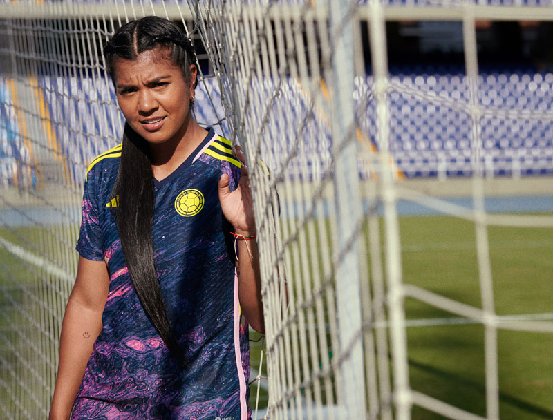 濃藍の美！コロンビア女子代表、「奇跡の川」を描くW杯新ユニフォームを発表｜写真6