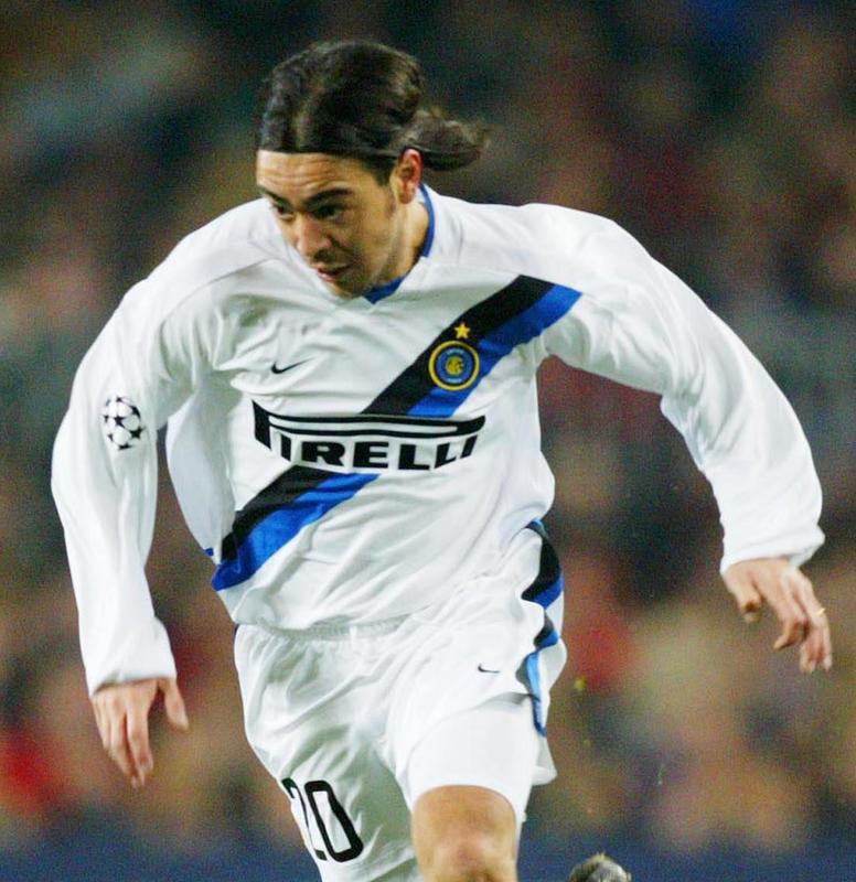 新ユニに採用？インテル、長友も着た「“強者”の斜めストライプ」ユニフォーム4選｜写真4