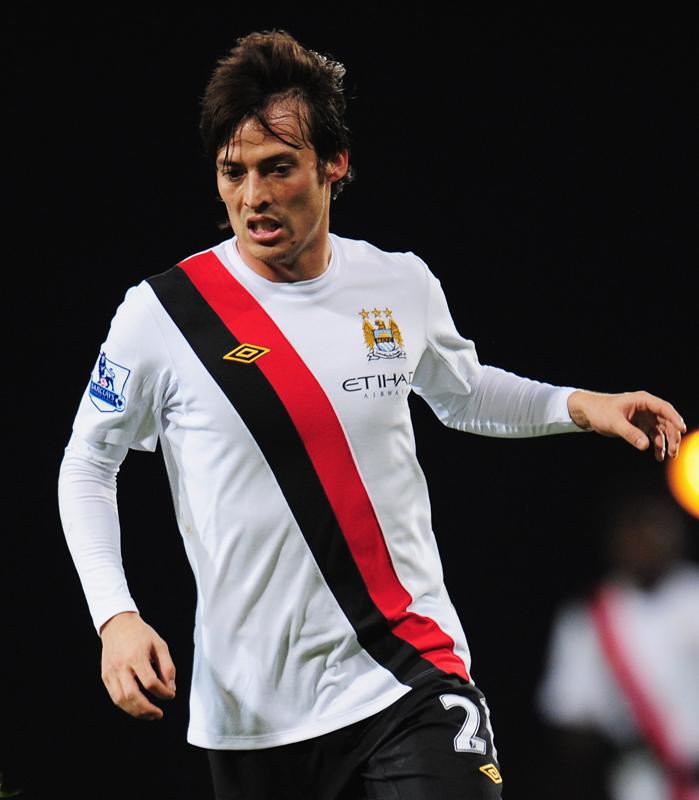 日本戦のペルー代表と同じ！世界各国の「タスキ柄」ユニフォーム10選｜写真9