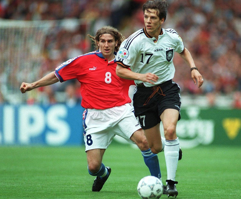 過去8大会のEURO「決勝戦ユニフォーム」、色はこんな感じだった｜写真7