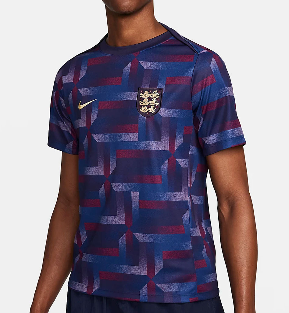 ピッチが華やかに！3月にNIKE新作「プレマッチ・トップ」を着た4つの代表チーム｜写真12