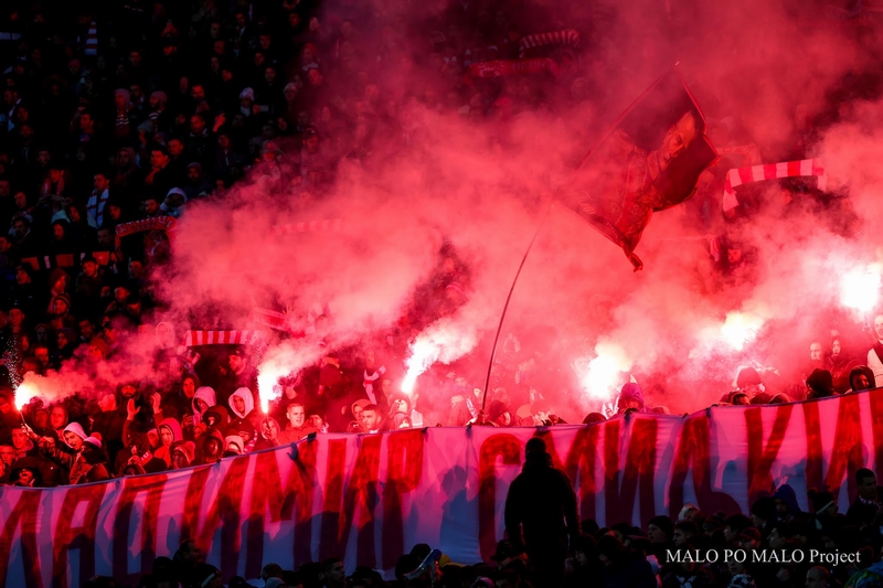 日本人女性が撮った「ミハイロヴィッチ追悼試合」…“隠されたピクシー”の違和感と紅く燃えたスタンド｜写真10