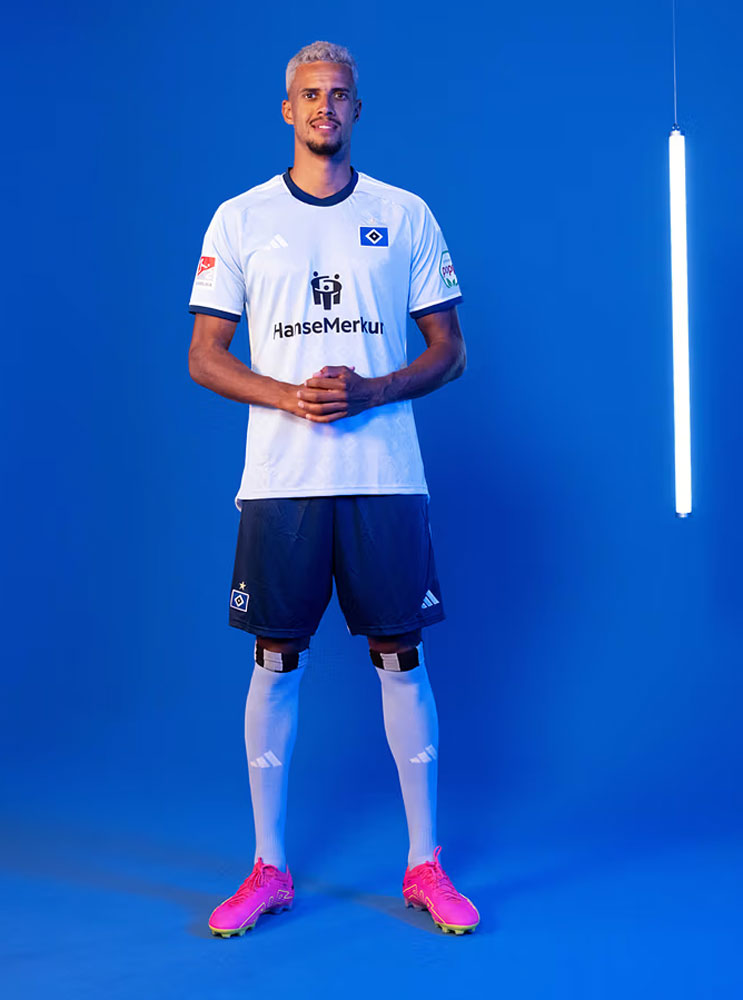 奥川雅也の新天地、名門ハンブルガーSV！2023-24ユニフォームは3つの“洗練デザイン”が登場｜写真6