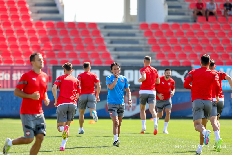 ストイコヴィッチ監督が自信を見せる「首位決戦の前日」 喜熨斗勝史コーチ率いる練習を現地で撮影した｜写真6