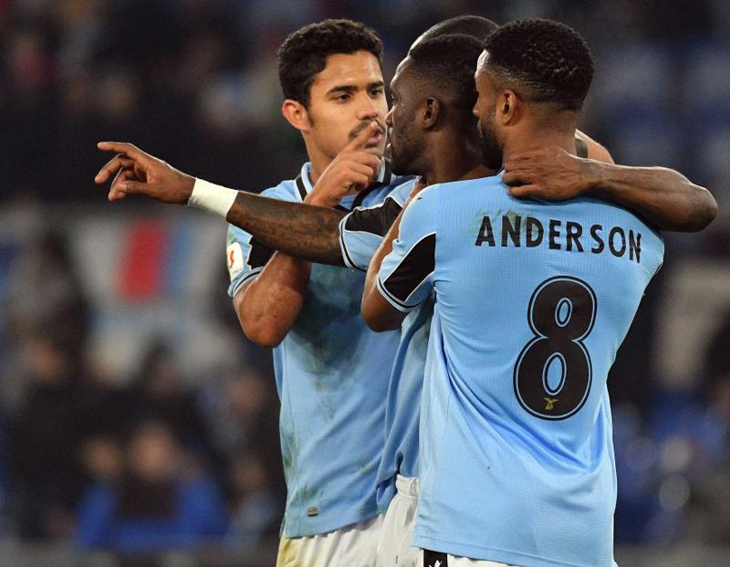 好調ラツィオ、120周年記念ユニフォームを発表！あの「懐かしデザイン」が復活｜写真8