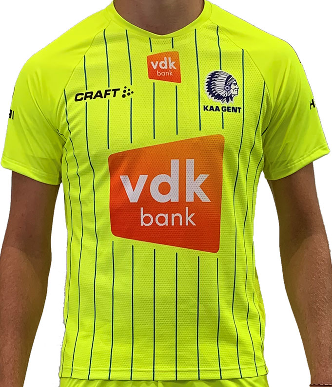 久保裕也のヘント、「全部ピンストライプ」の2019-20新ユニフォーム登場！｜写真4