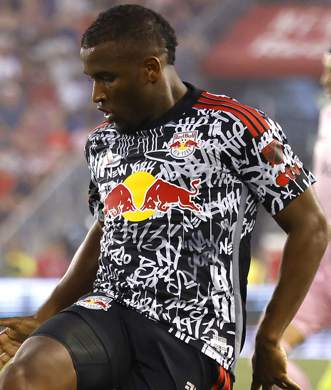 衝撃デザインの「ヒップホップ・ユニ」がMLSに登場！ピッチ上ではこう輝いた｜写真6