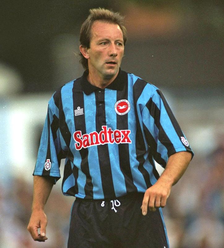 隠れ名作も！三笘所属ブライトン、「歴代最高のユニフォーム」9選｜写真2