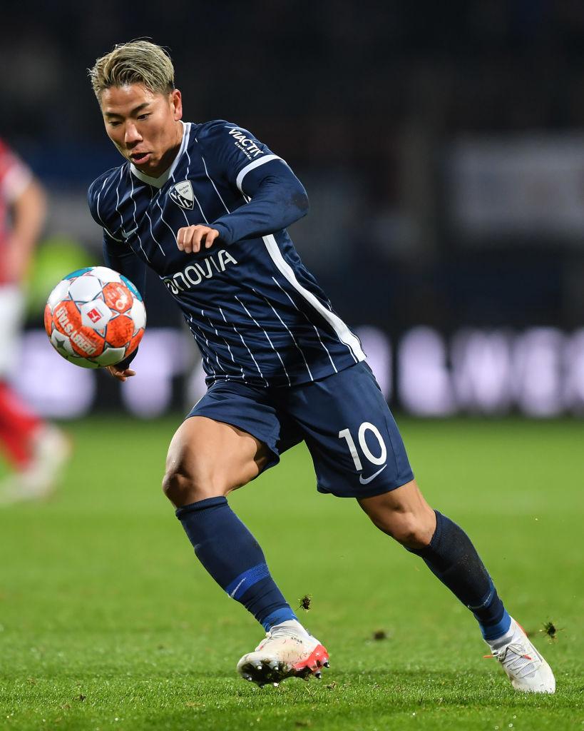 日本代表以外にも！欧州サッカークラブで「10番」を背負った日本人選手たち｜写真16