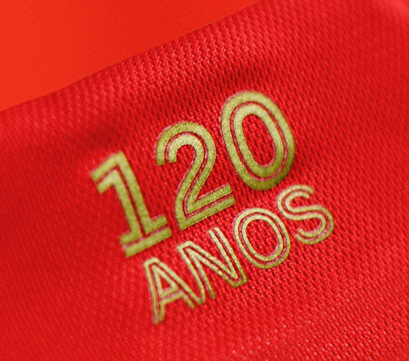 “王者”ベンフィカが23-24新ユニを発表！洗練デザインでクラブ120周年を祝う｜写真3