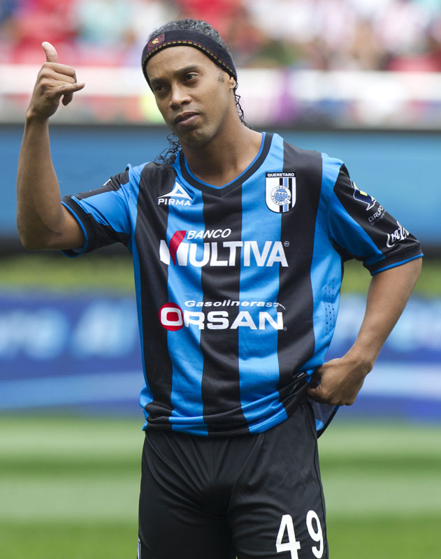 逮捕のロナウジーニョ、選手時代を「かっこいいユニフォーム姿」で振り返る｜写真6