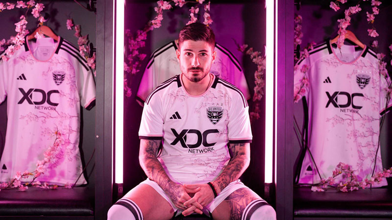 「日本が贈った桜」を描く！DCユナイテッド、芸術的な2023新ユニフォームを発表｜写真6