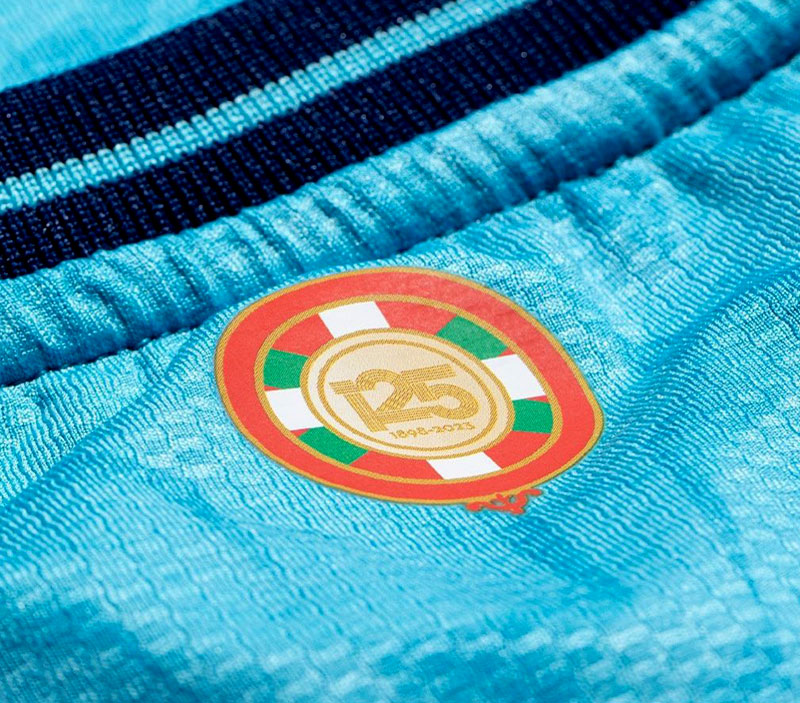 アスレティック・ビルバオ、蒼きユニフォームに「孤高のライオン」をデザイン　その理由は“大聖堂”にある｜写真4