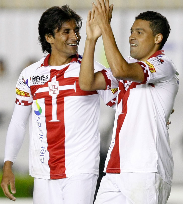 最高にかっこいい「荘厳なる十字デザイン」ユニフォーム9選｜写真4