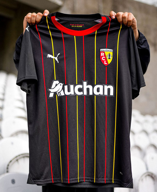 CL出場のRCランス、23-24新ユニフォーム発表！斬新な「ユニ宣伝動画」が面白すぎる｜写真4