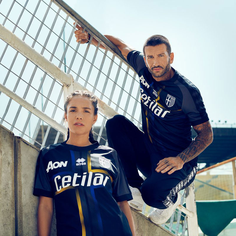 パルマの2018-19ユニフォーム、ジャッロブルーのボーダー「誕生20周年」に！｜写真10