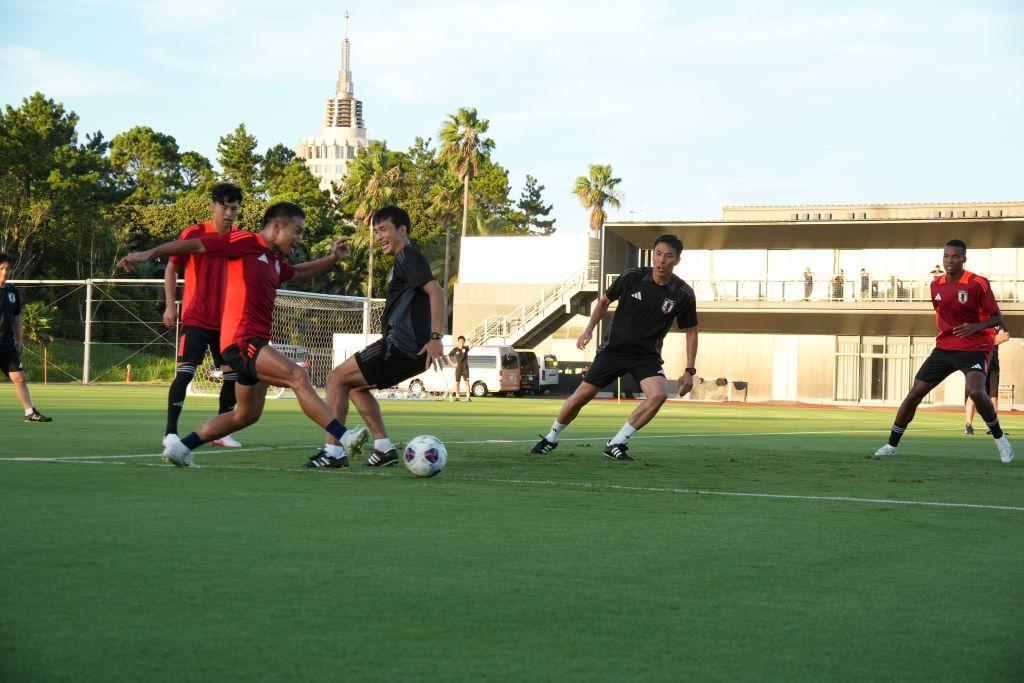 日本代表DF長友佑都、長谷部誠新コーチは「いい感じに整えてくれている」W杯アジア最終予選に向けて活動開始！｜写真3