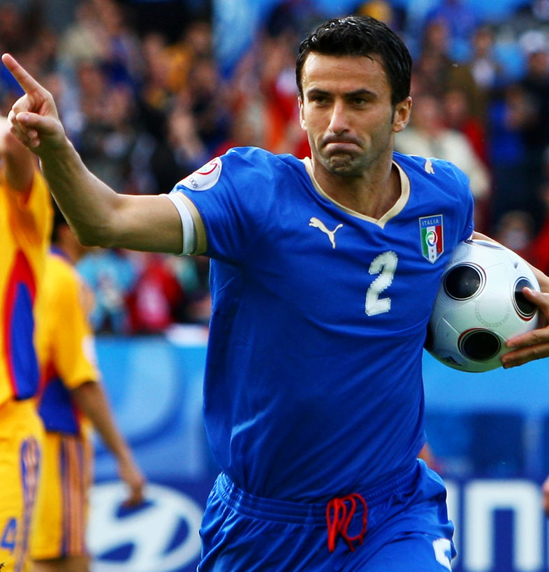 独断と偏見で選ぶ！イタリア代表、「最高にかっこいいユニフォーム」8選｜写真3