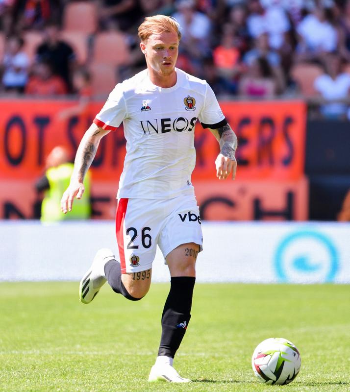 好調ニース、今季ユニは「42年ぶりに」le coq sportifが復活！クラシックな洗練デザインが好評を得る｜写真7