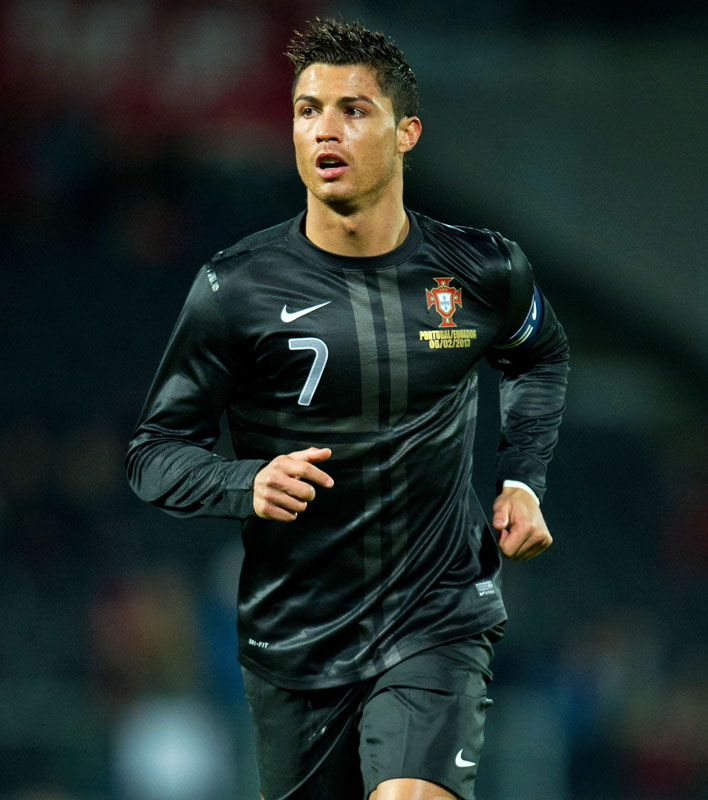 傑作の漆黒ユニも！ポルトガル代表、「最高にかっこいいユニフォーム」9選｜写真7