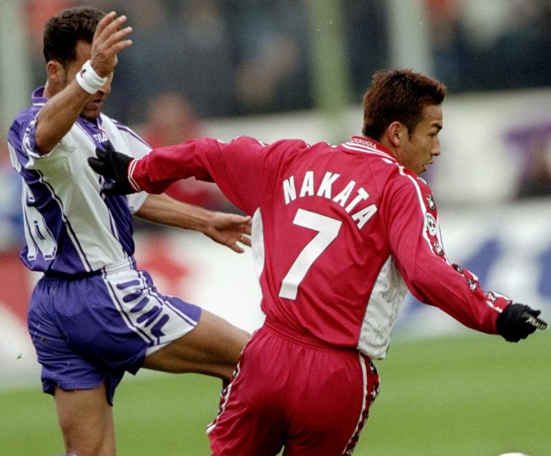 中田英寿、飛躍の年！ペルージャ「1999-2000ホーム」ユニフォーム｜写真4