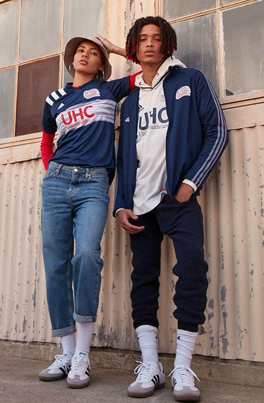 ニューイングランドの新ユニフォーム、伝説の「兼業フットボーラー」がモデルで登場！｜写真3