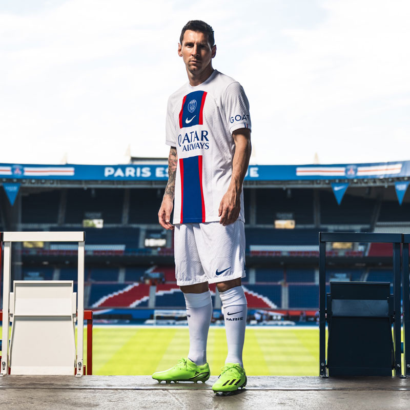 パリ・サンジェルマン、22-23サードユニフォーム発表！「初のストライプカラー」が登場｜写真7