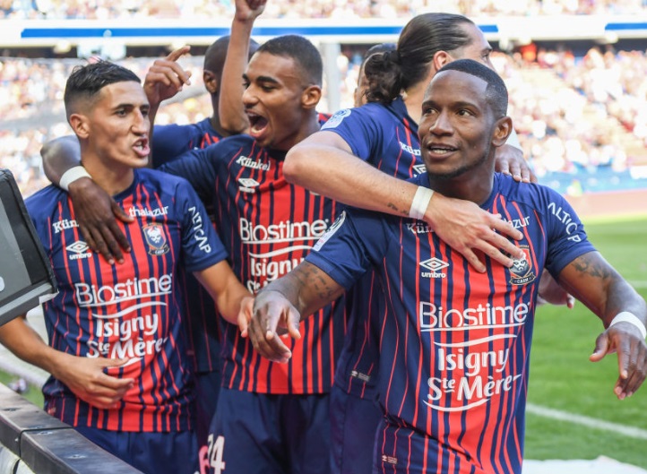 『GQ』が査定！「今季のフランスで最もイケてないユニフォーム10着」｜写真14