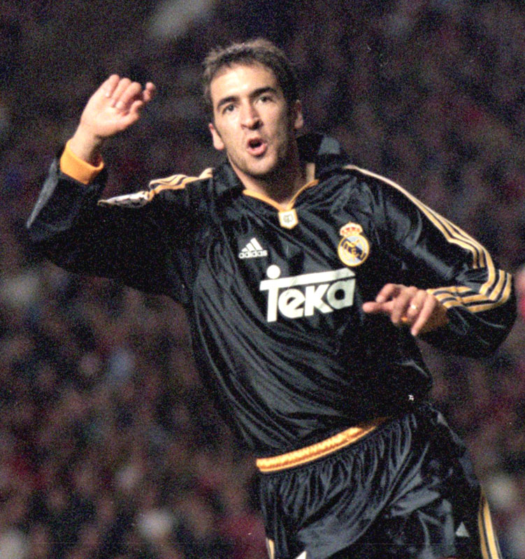 レアル・マドリー、最高にかっこいい「襟付きユニフォーム」8選｜写真2