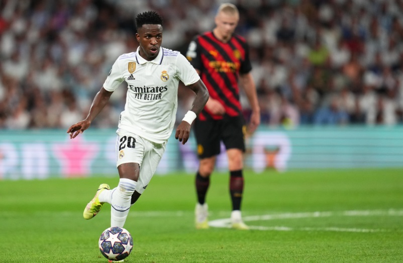 三笘薫がネイマール超えの世界7位！現世界最強の左ウィング10人｜写真10