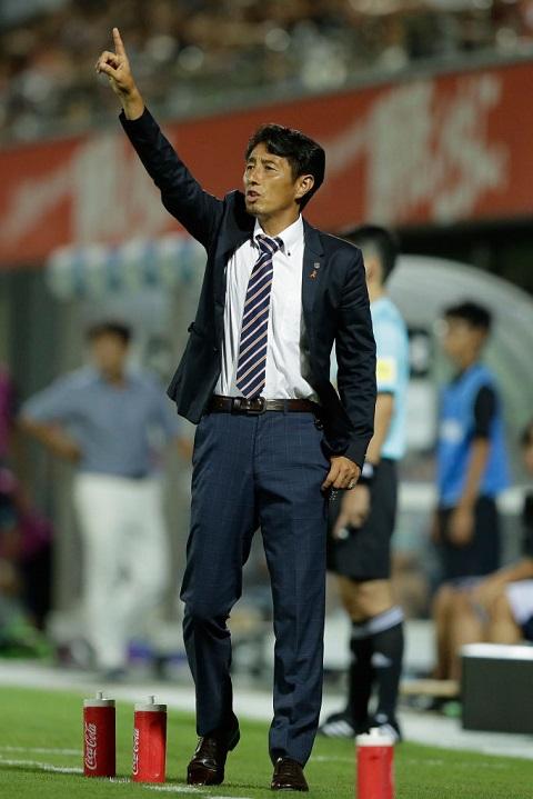 スーツ姿が似合う！J1＆J2のイケメン監督たち｜写真8