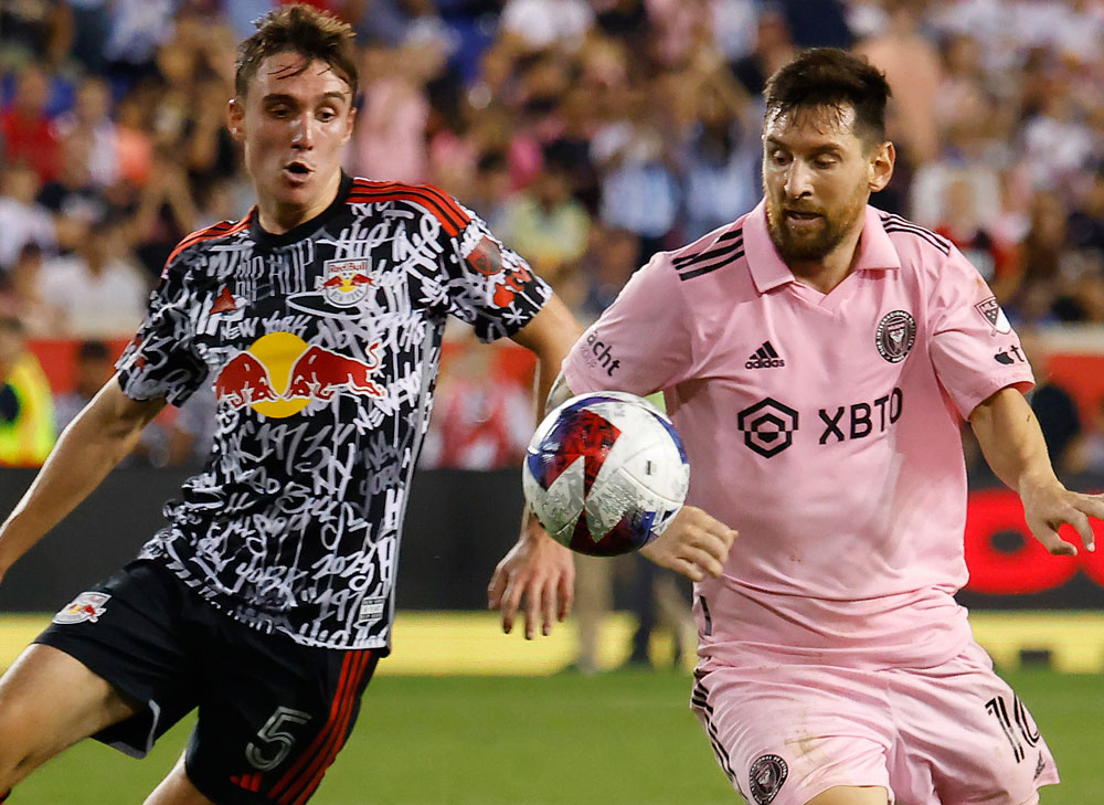 ついにJリーグ参入？最高にかっこいい「レッドブル」ユニフォーム5選｜写真6