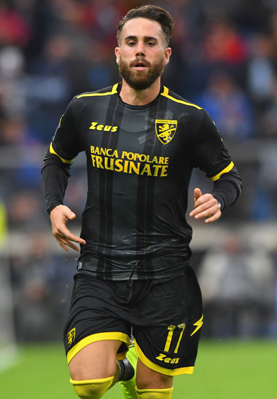 フロジノーネ、90周年記念ユニフォームを発表！胸元は「本物の編み上げ」｜写真6