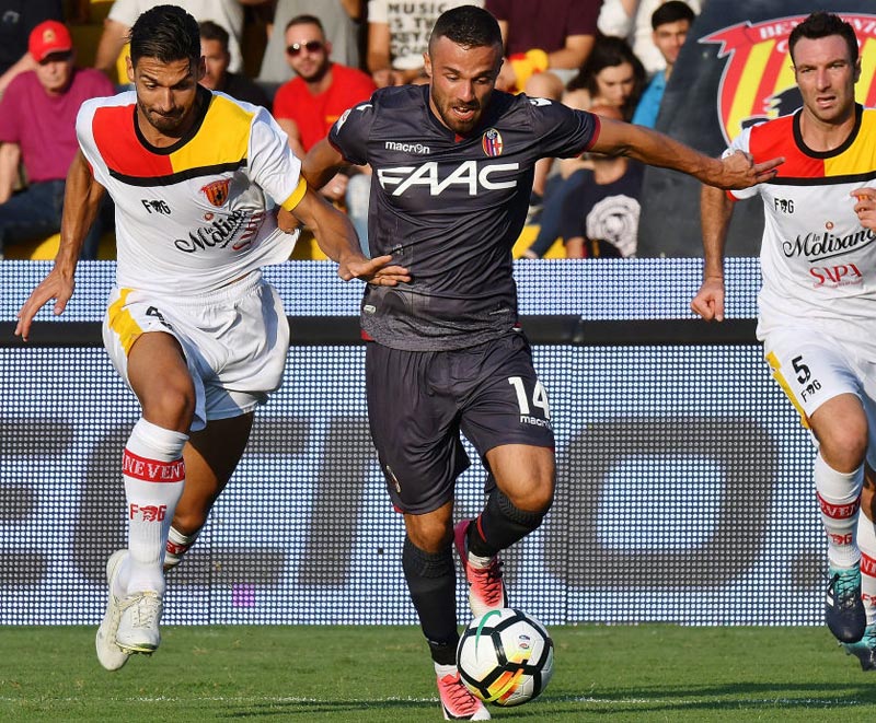 ボローニャ、クラブの伝統と歴史を映し出す2017‐18ユニフォーム｜写真13